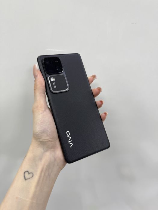 Vivo V30, 256гб, Костанай 1014, лот 939732
