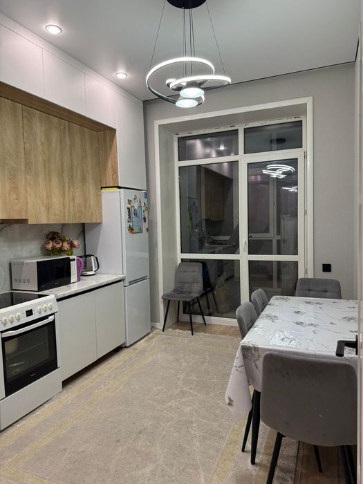 Продам квартиру Айтматова 62