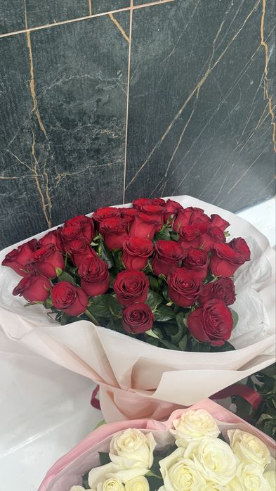 Свежий букет из красных роз 31 роза. Астана