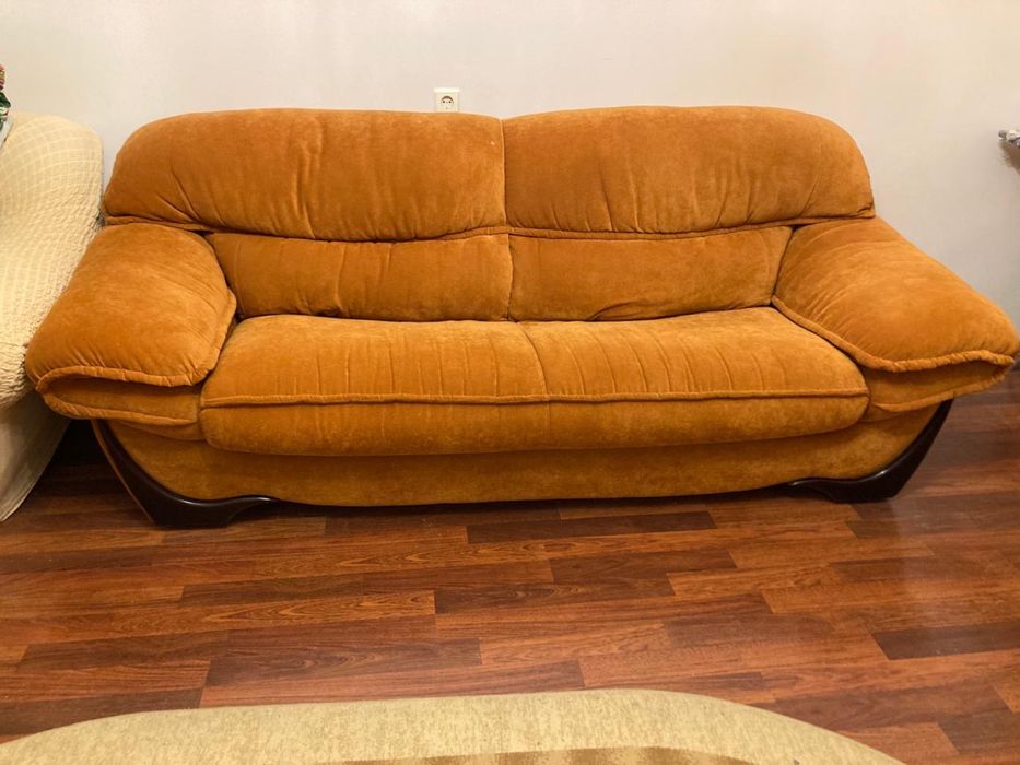 Продам два дивана