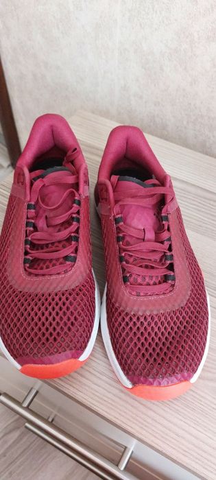 Under Armour -Women TriBade rising 4