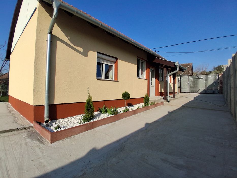Casa cochetă singur in curte - zona Paleu