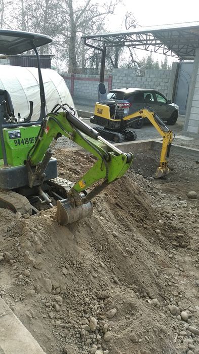 Мини экскаватор сотилади