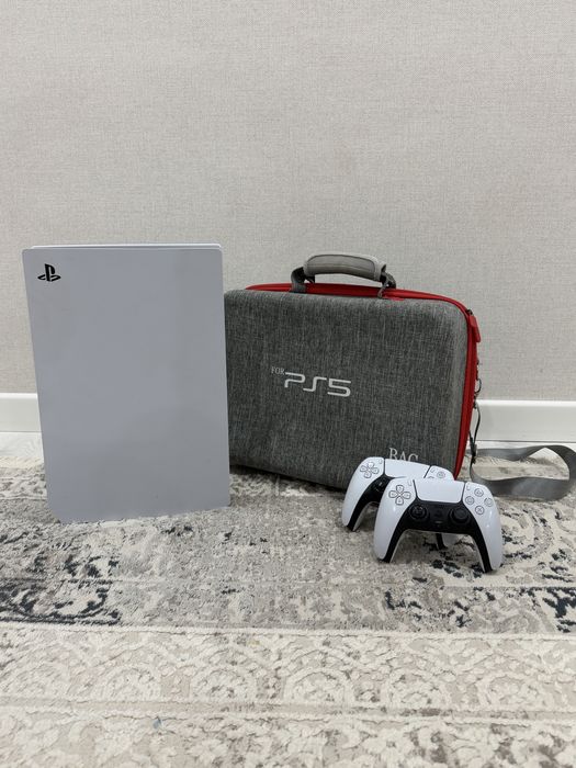 PlayStation 5 версия без дисковода, 2 джойстика, сумка