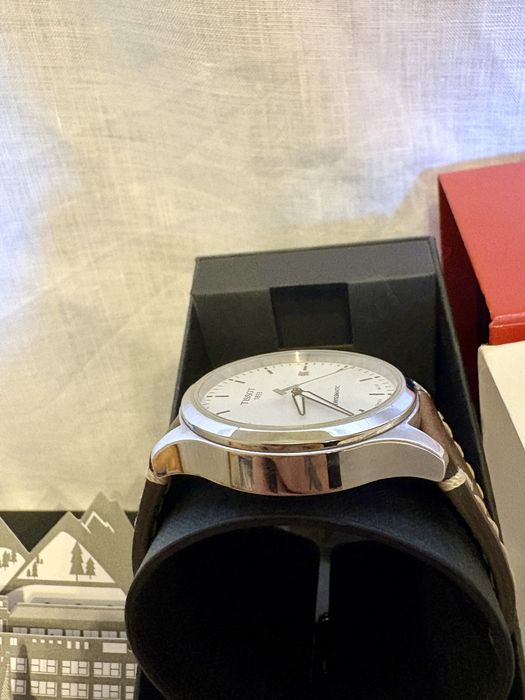 Tissot Gent XL Swissmatic Със оригинална кутия каишка.Документи.