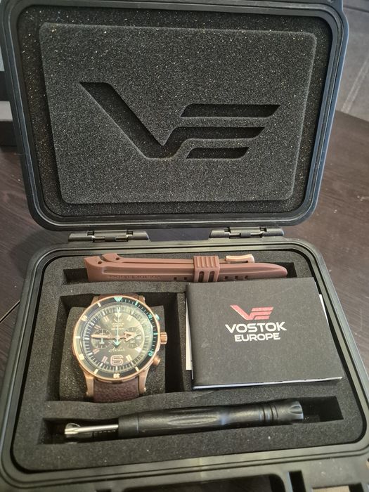 Продавам мъжки часовници Vostok Europe