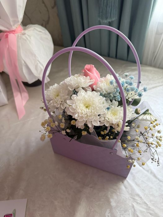 цветы в корзине свежие