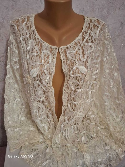 Бяла Жилетка /дантела и перли