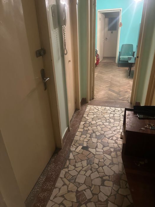 Vând apartament 3 camere, semidecomandat, etaj 4/4 ,Alexandria