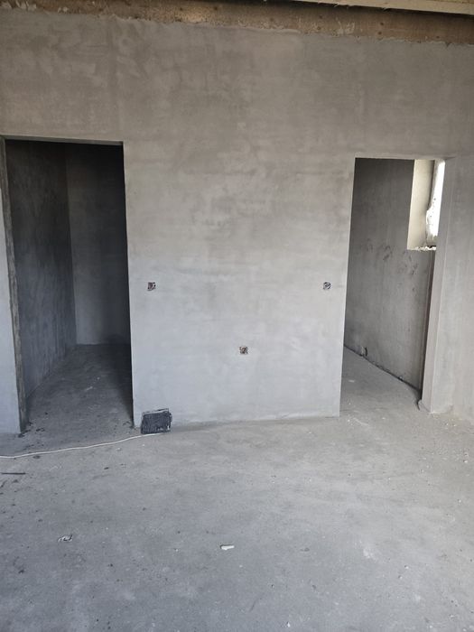 Vând casa semifinisata