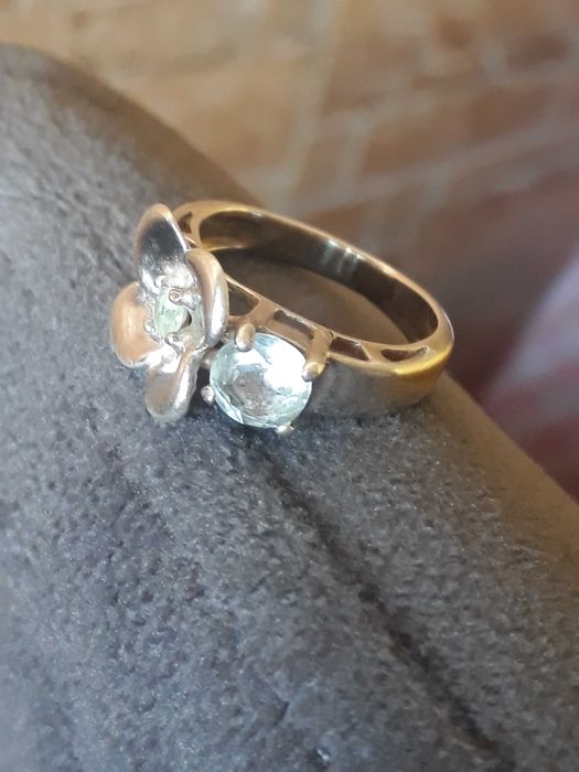 Inel argint floare cu pietre topaz si peridot