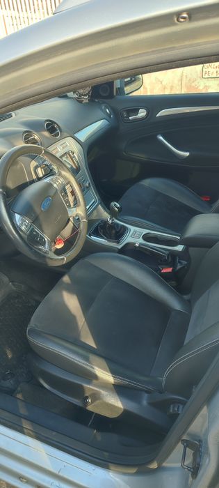 Vând Ford Mondeo