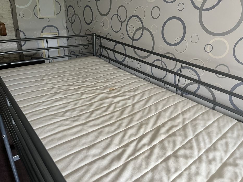 Кровать + матрас + стол Ikea