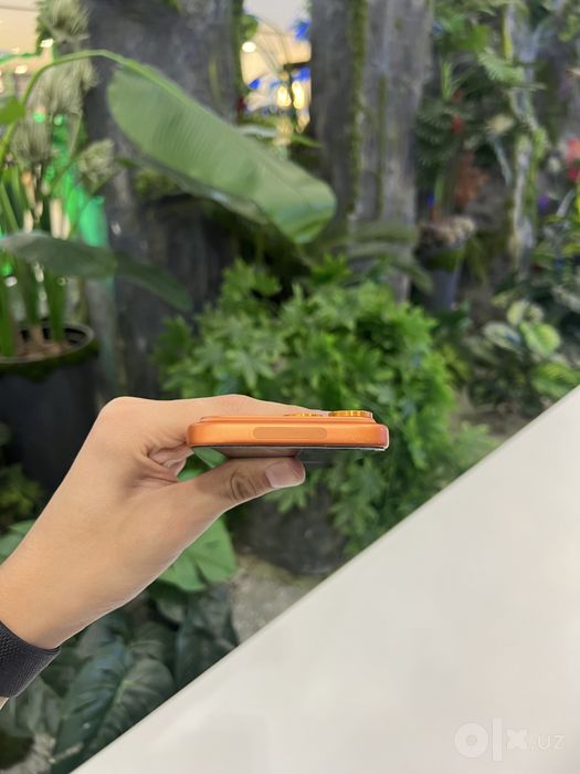 Iphone 17 pro max orange