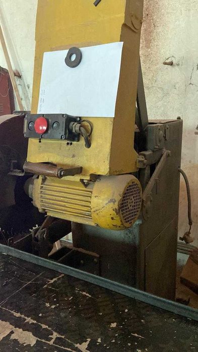 маятниковая торцовочная пила