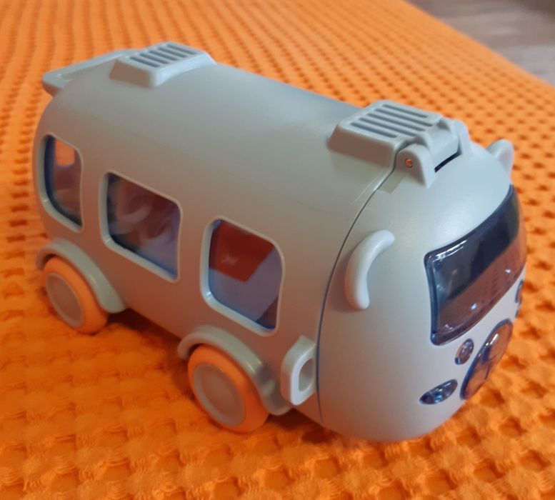 Sticla apa în forma de mașinuță