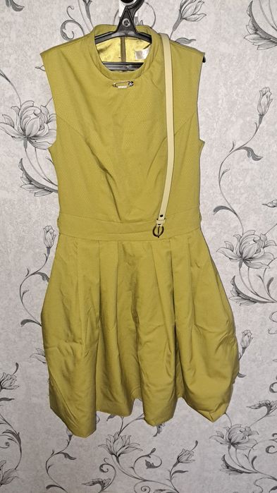 Продам подростковое платье