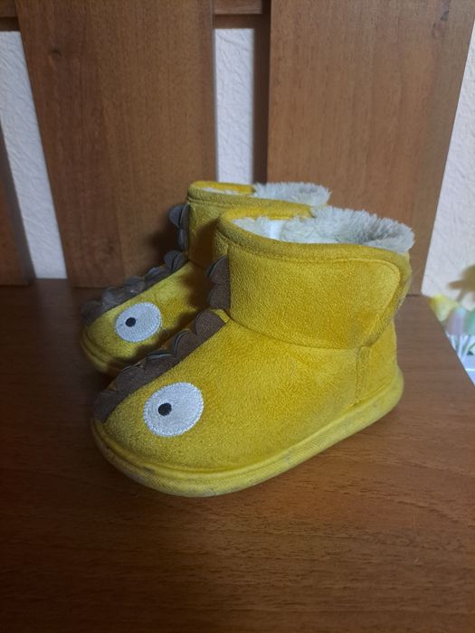 Продам детскую зимнюю обувь