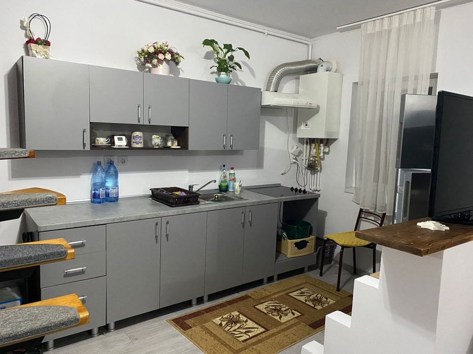 Inchiriez mansarda zona Valea Aurie .