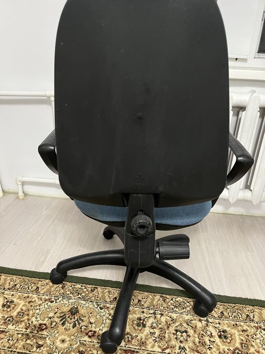 Продам кресло офисное