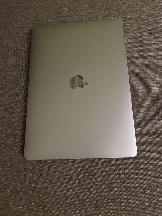 MacBook Pro 13 (2018) / 4 Thunderbolt / i5 / 8GB / Retina