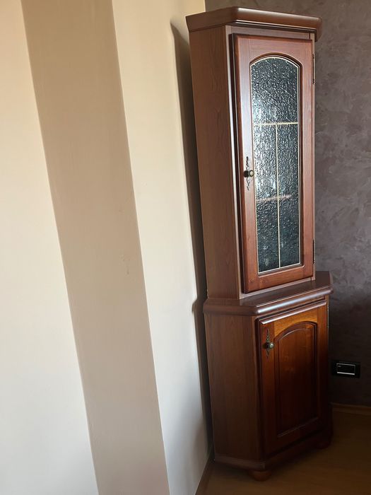 PLASTIKA BG  ъглова витрина от дърво- 600 лв.Италианска Витрина стъкло