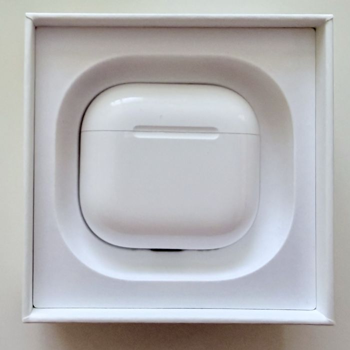 Слушалки Apple AirPods 4, Active Noise Cancellation.