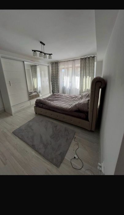Apartament 3 camere de vanzare