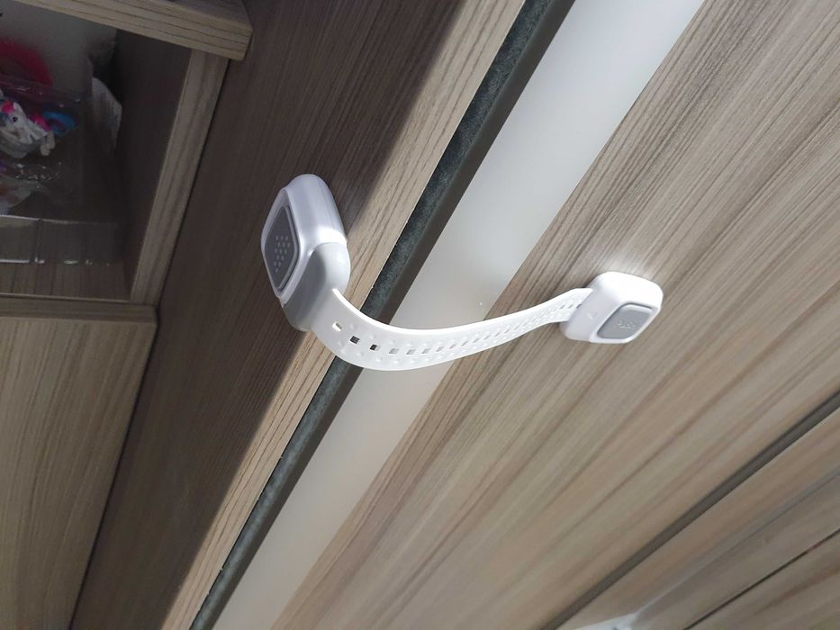 Protectii sertare si dulapuri pentru copii