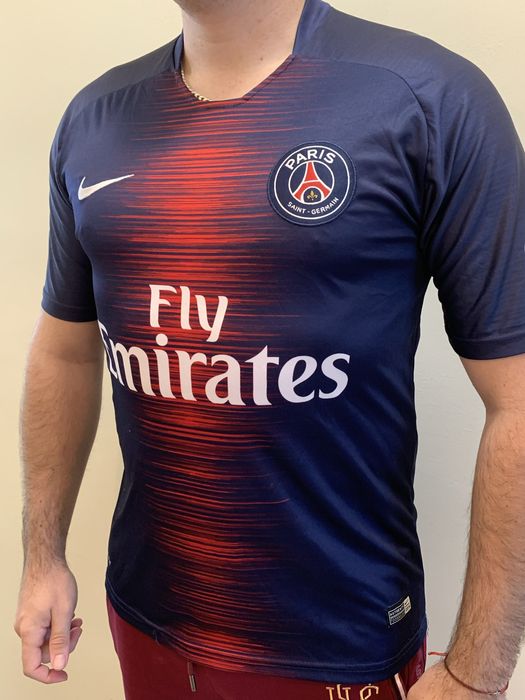 Футболни екипи и артикули