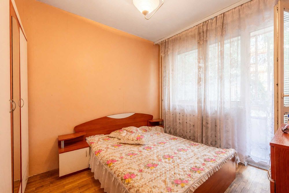 Тристаен имот в кв.Дружба 1