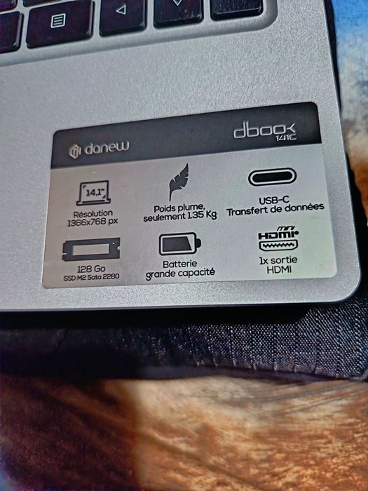 Vând laptop nou donew