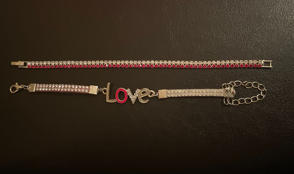 Луксозни блестящи гривни с камъни сребрити и червени2бр комплект КЛАСА