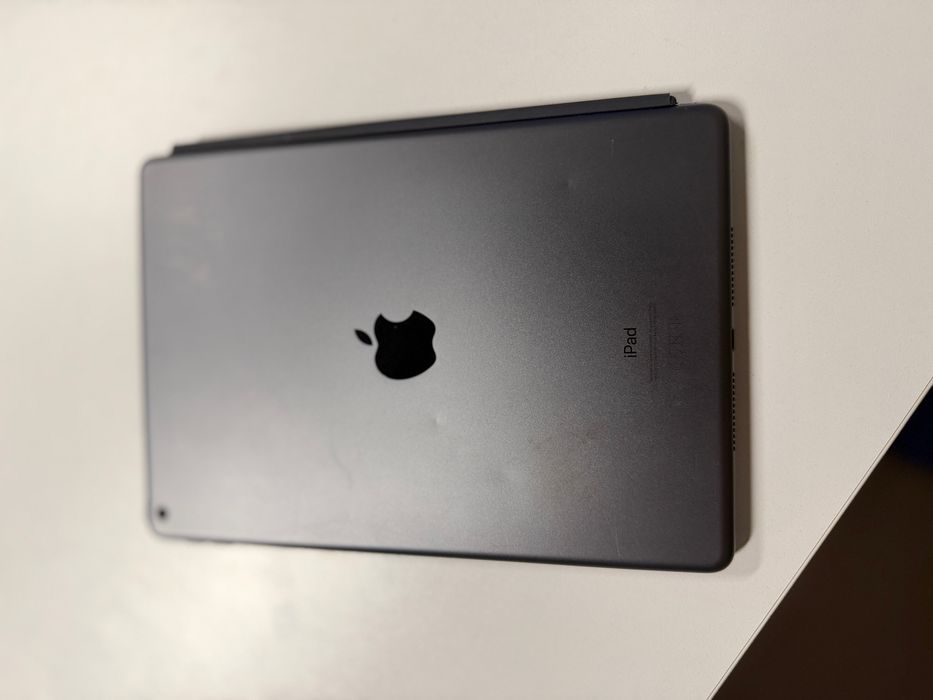 Ipad generatia a 8-a cu tastatura sau fara