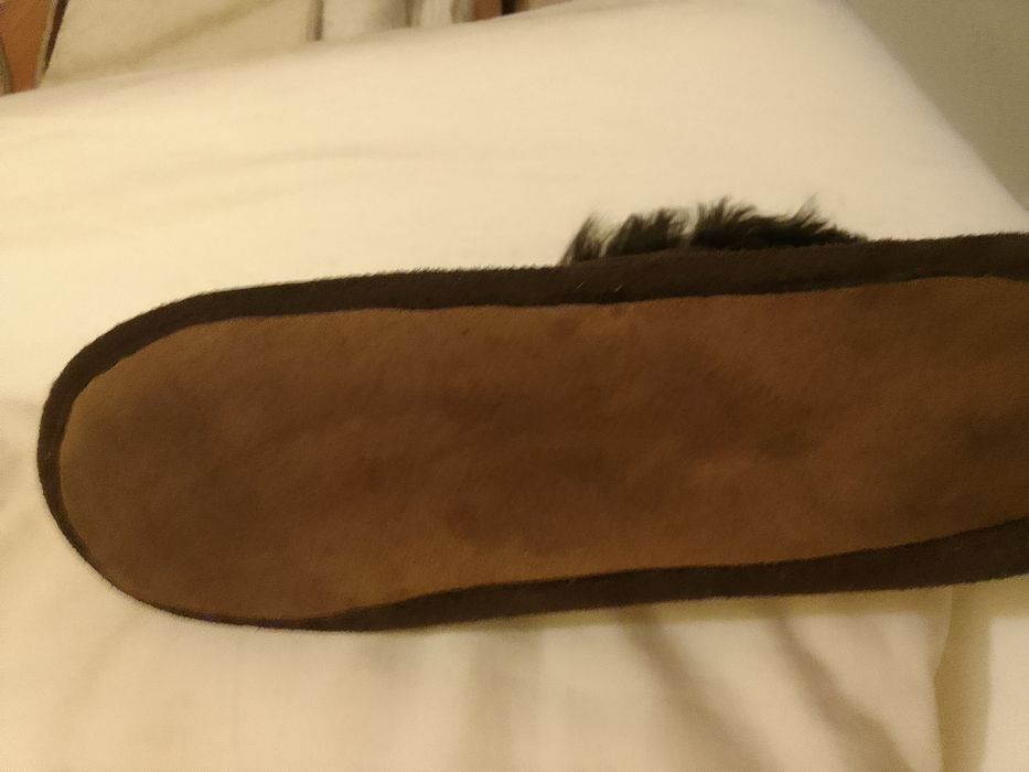 Papuci de casă din piele întoarsă