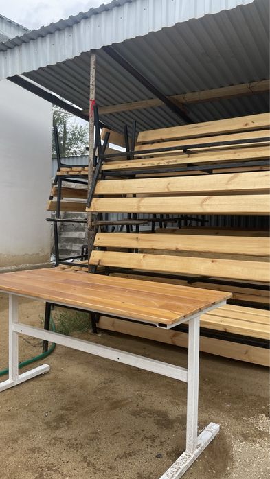 Скамейка и стол