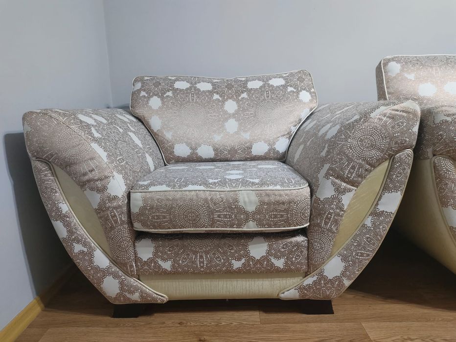 Продам диван с 2 - мя креслами