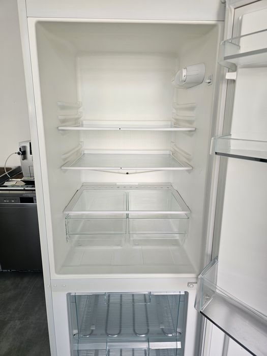 Хладилник Miele с фризер с 3 чекмеджета