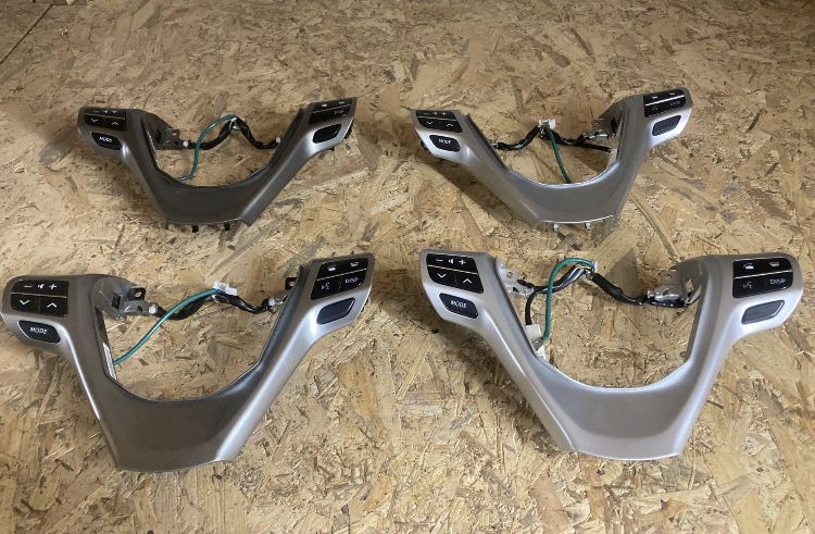 Лайсна с копчета мултиволан за Тойота Авенсис/Toyota Berso 09-14г