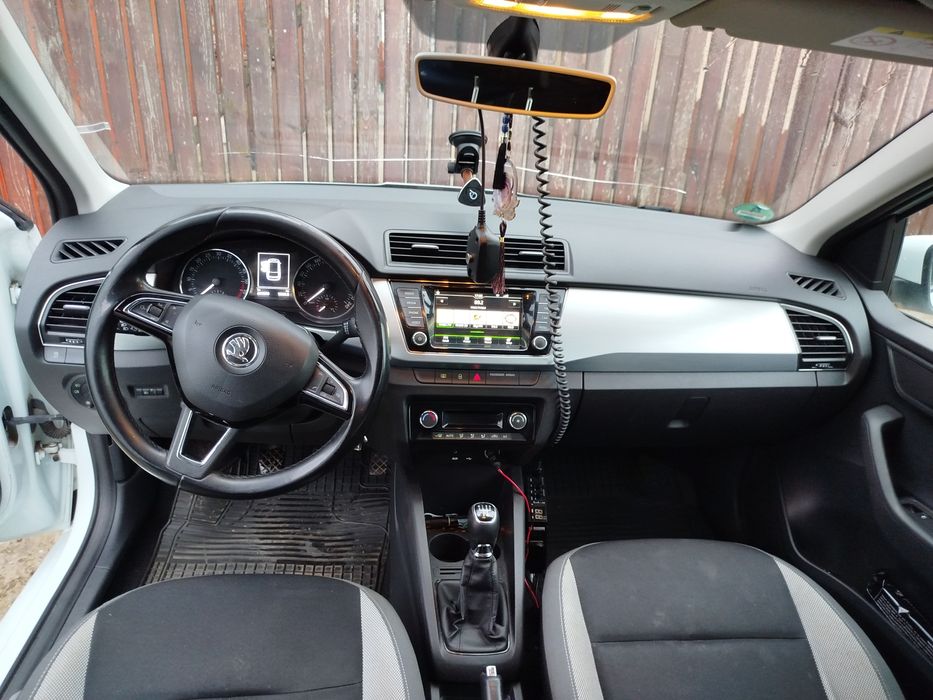 Vând Skoda Fabia