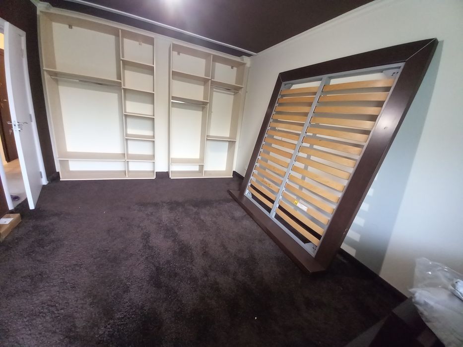 Спалня с нощни шкафчета и подматрачна рамка по поръчка