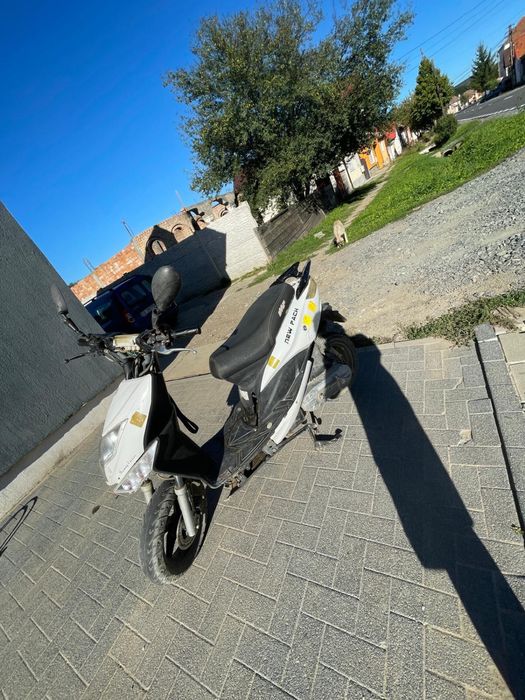 Scuter 49 centimetri cubi