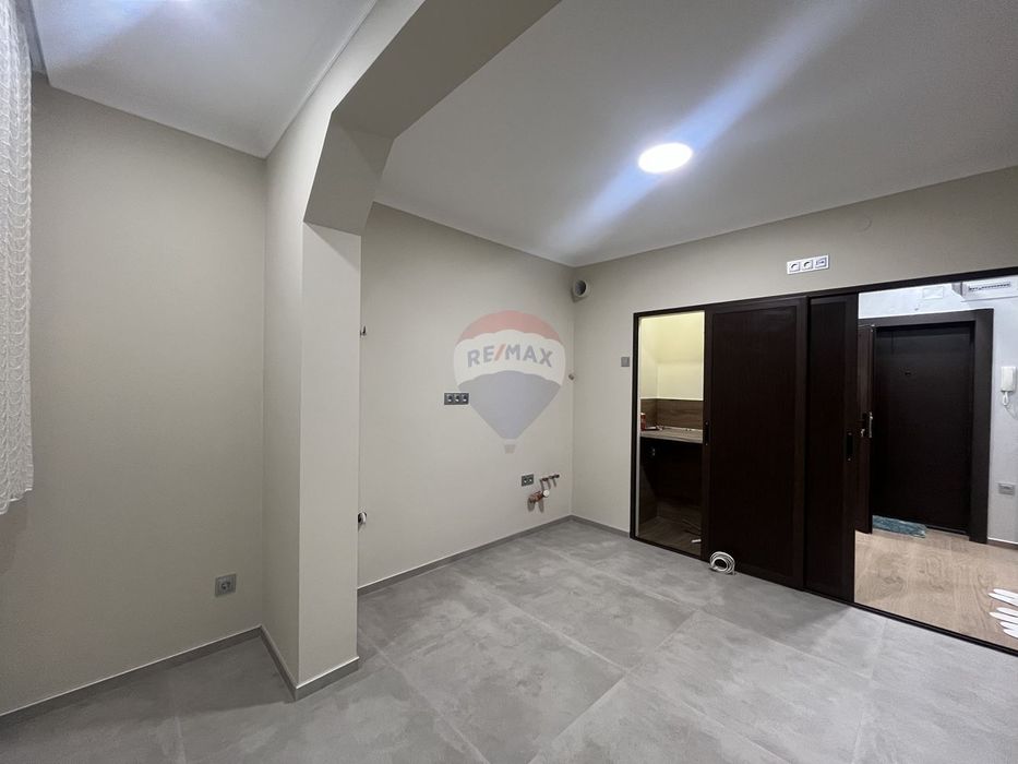 Продава се Тристаен апартамент в Варна, Базар Левски - 70 кв.м за 2143 €/кв.м - Снимка #1