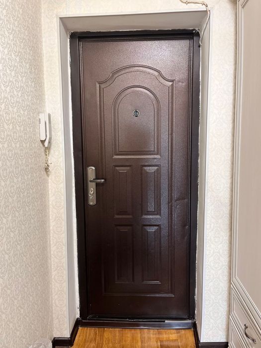 двери наружный и меж комн