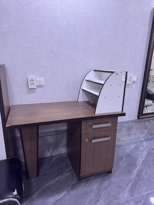 Маникюрный столик сатылады