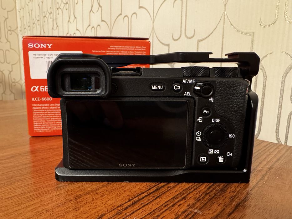 Продам Фотоаппарат Sony 6600