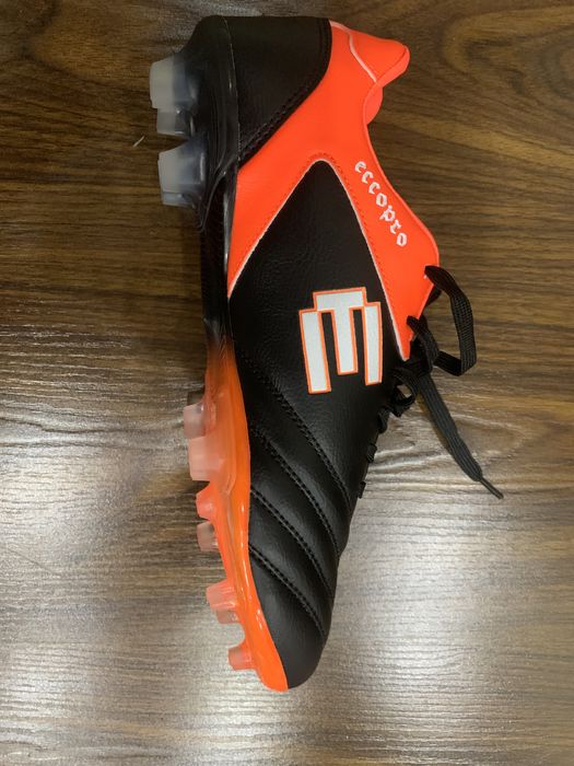 Futbolniy butsi sotiladi holati yengi