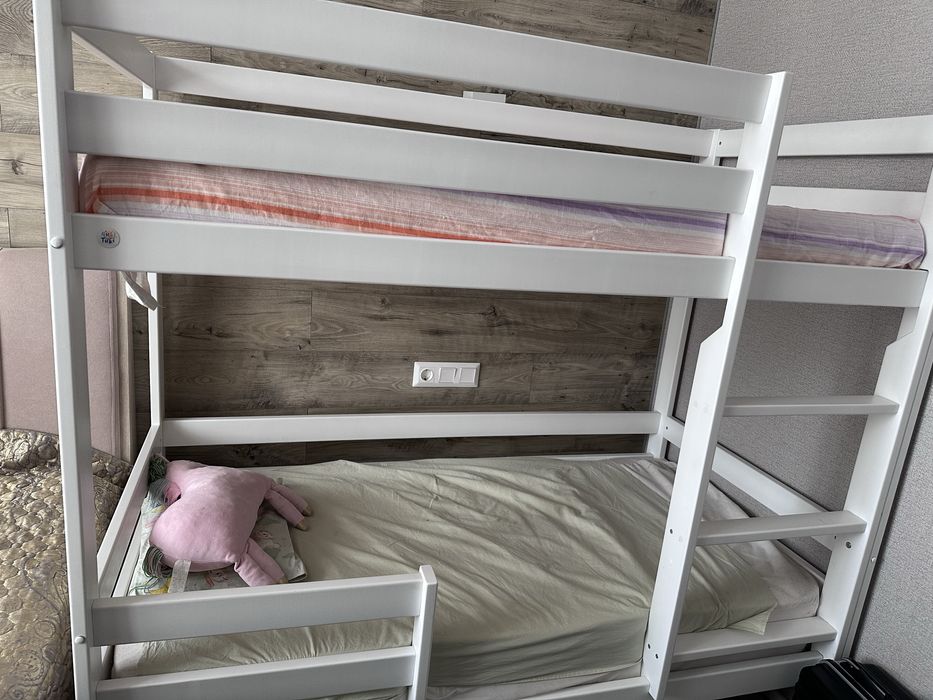 Детская двухъярусная кровать