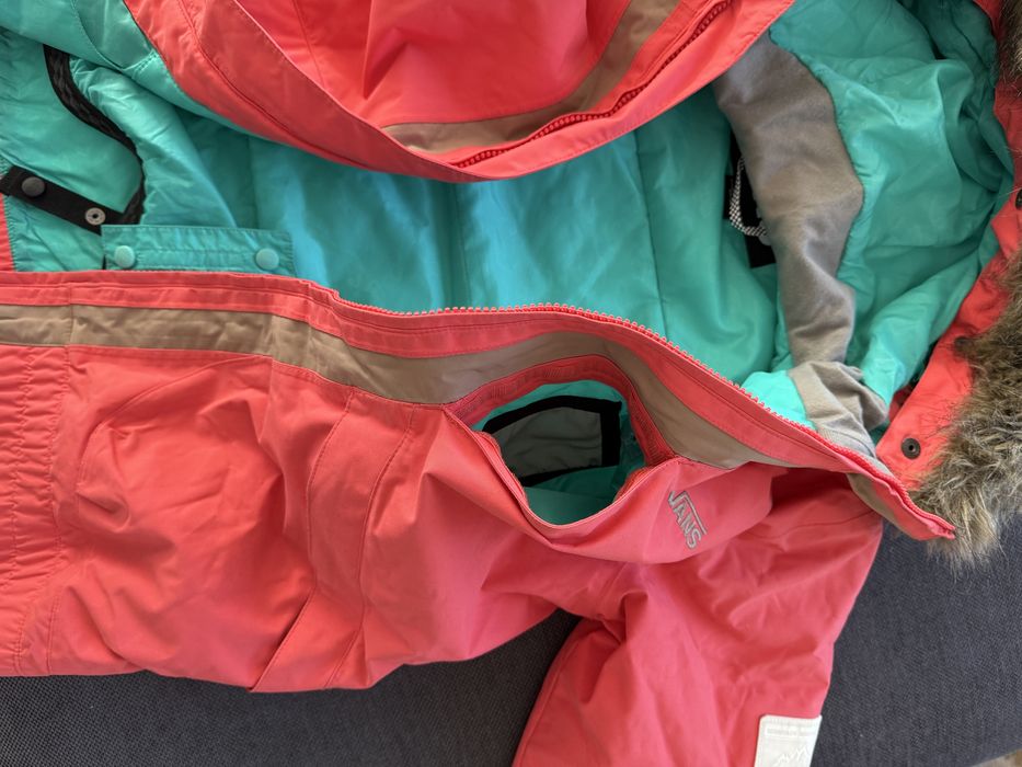 Дамско сноуборд яке VANS