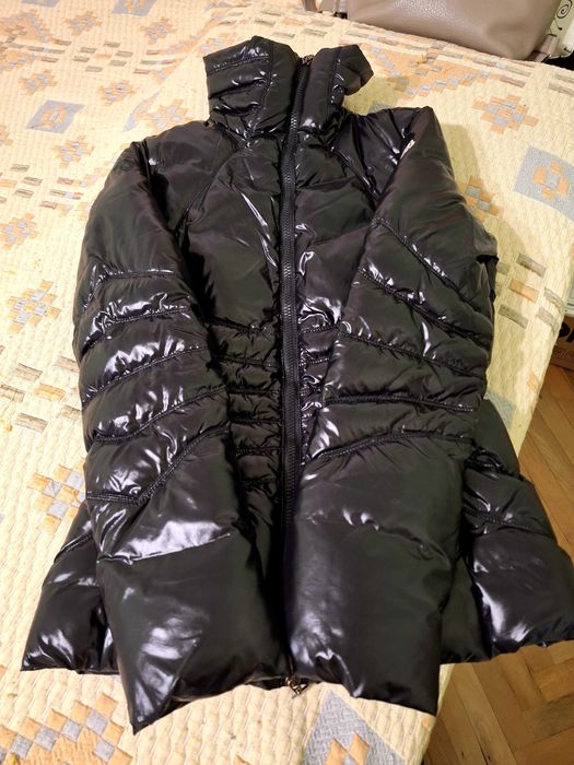 Зимно черно яке.